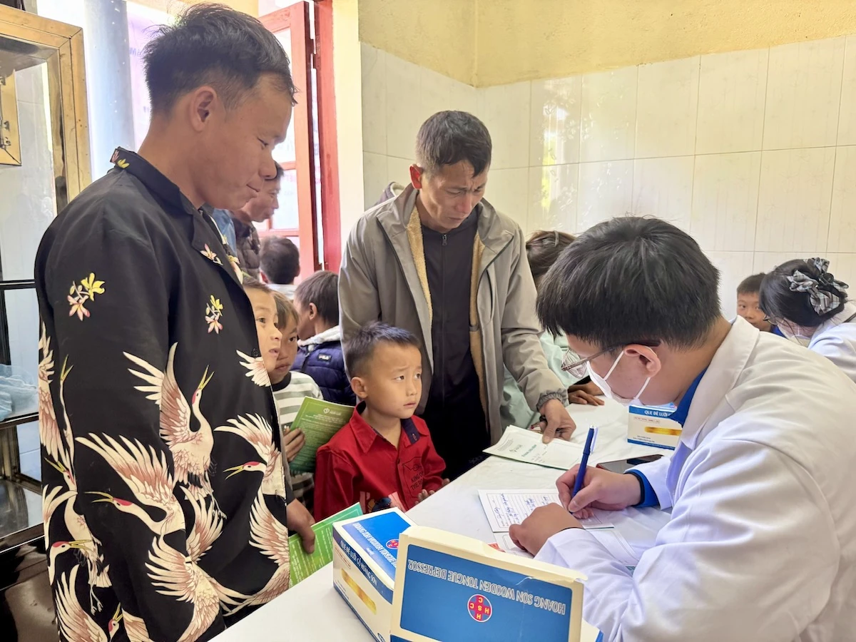 Tổng Công ty Cổ phần Hợp Lực tổ chức khám bệnh thiện nguyện tại xã vùng cao Trung Lý