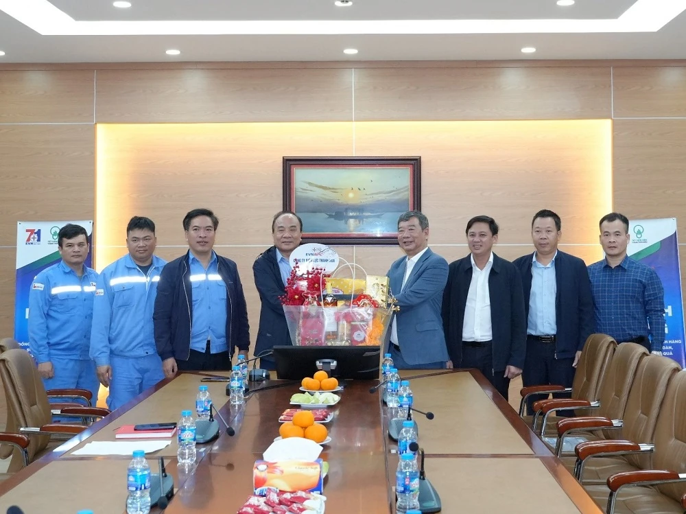 Công ty Điện lực Thanh Hóa: Vững vàng vượt khó, bảo đảm điện cho phát triển kinh tế - xã hội địa phương