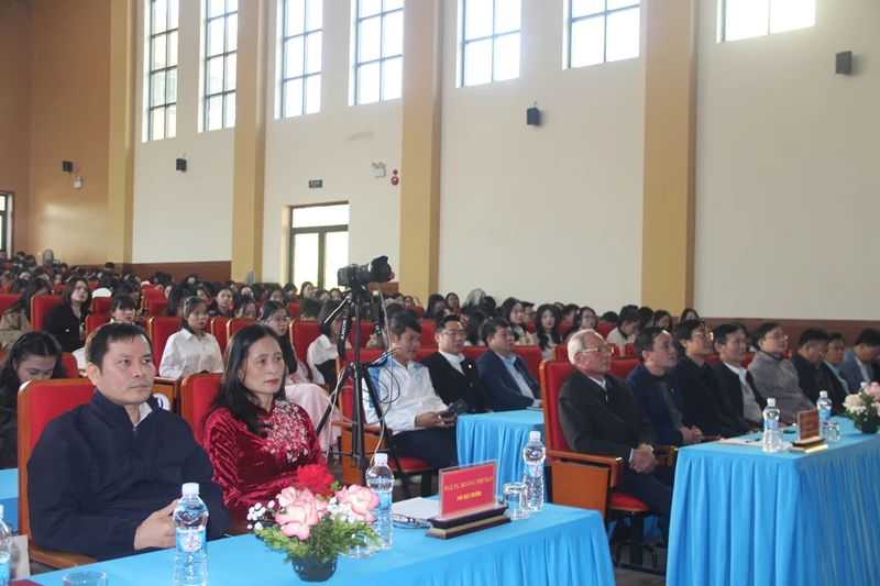 Trường Đại học Hồng Đức tuyên dương, khen thưởng 954 sinh viên