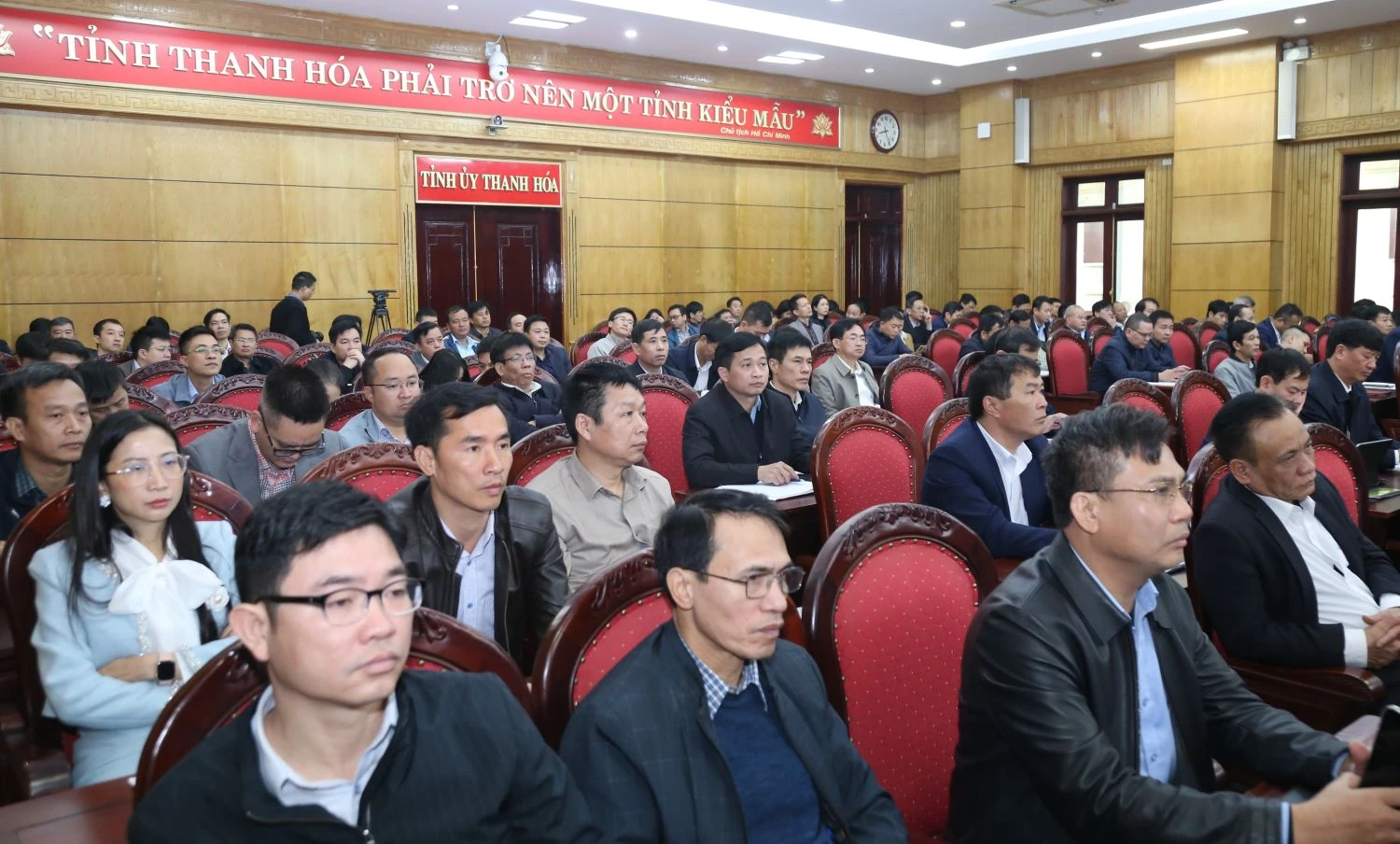 Triển khai các nhiệm vụ phát triển kinh tế trên tinh thần quyết tâm, quyết liệt, bảo đảm hiệu quả, thực chất