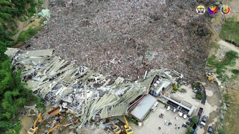 Lở núi rác chôn vùi gần 30 người ở Philippines: Hy vọng đang tắt dần