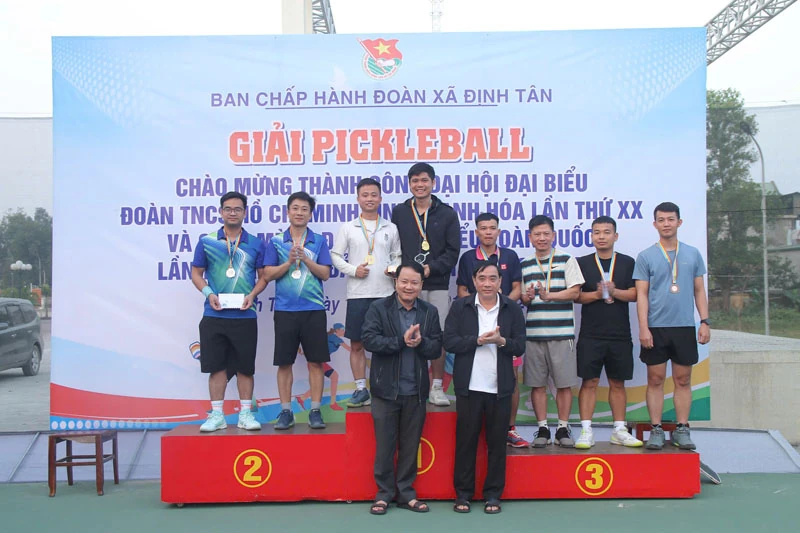 Xã Định Tân: Thi đấu pickleball chào mừng Đại hội Đảng toàn quốc lần thứ XIV