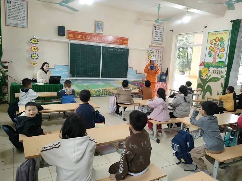 Lan tỏa giá trị tri ân khách hàng gắn với nâng cao ý thức sử dụng điện tiết kiệm, an toàn