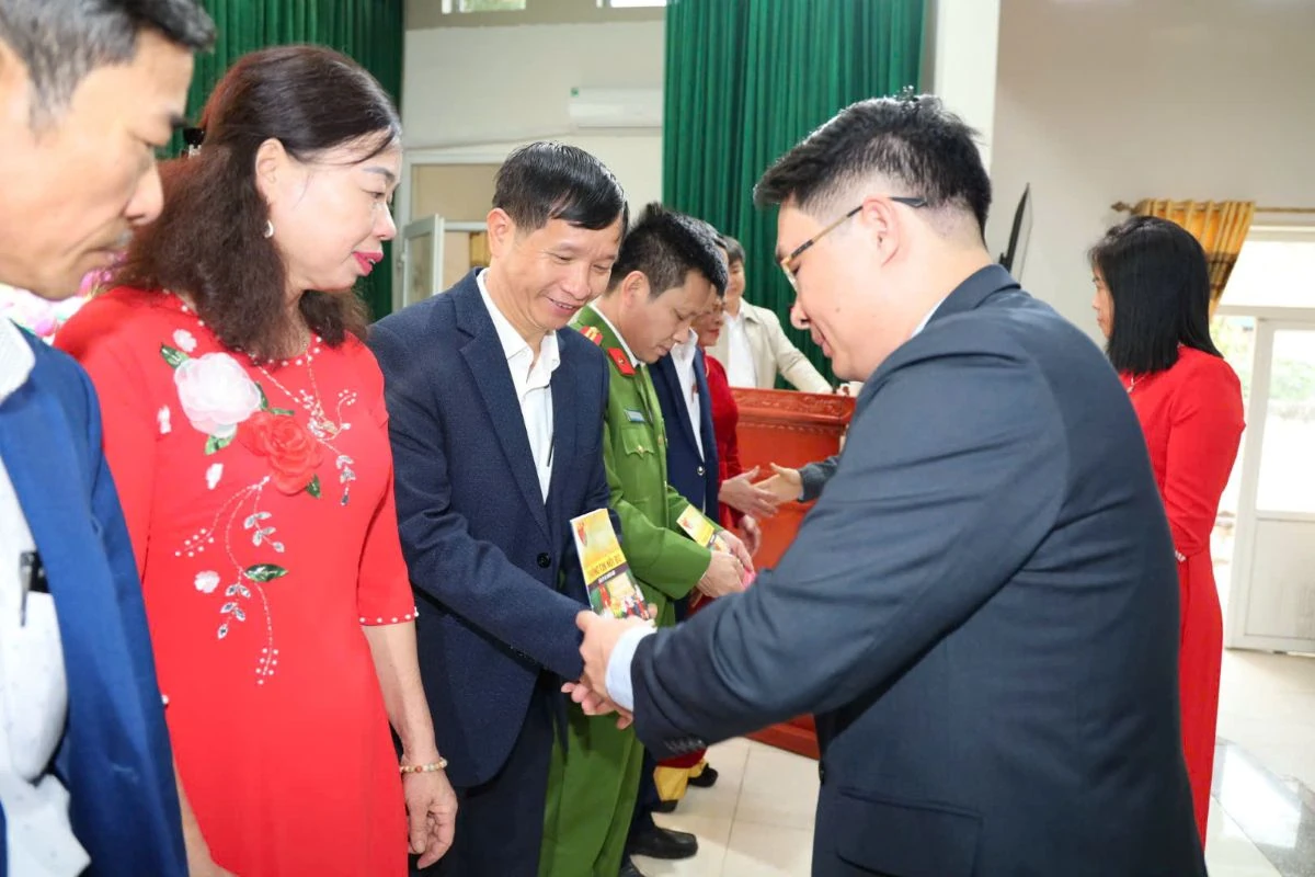 Ra mắt cuốn Thông tin nội bộ xã Hoằng Lộc