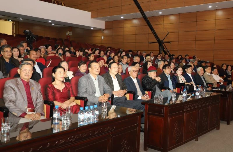 Báo và Phát thanh, truyền hình Thanh Hóa gặp mặt các thế hệ cán bộ, viên chức, người lao động