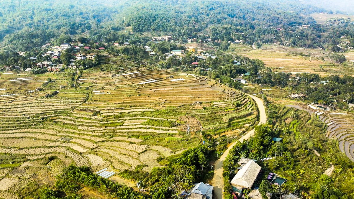 Ruộng bậc thang Pù Luông lung linh mùa nước đổ