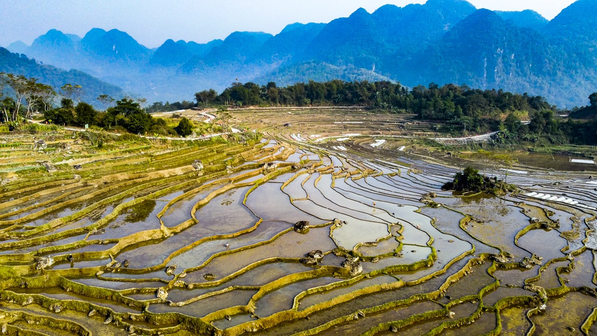 Ruộng bậc thang Pù Luông lung linh mùa nước đổ