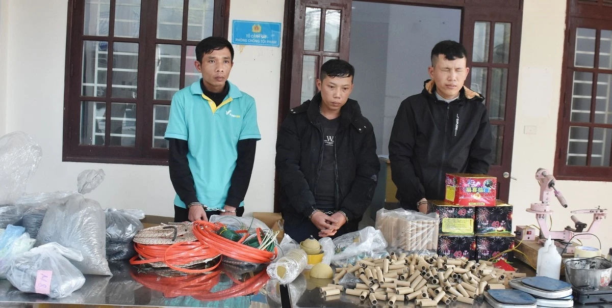 Bắt giữ các đối tượng chế tạo pháo trái phép