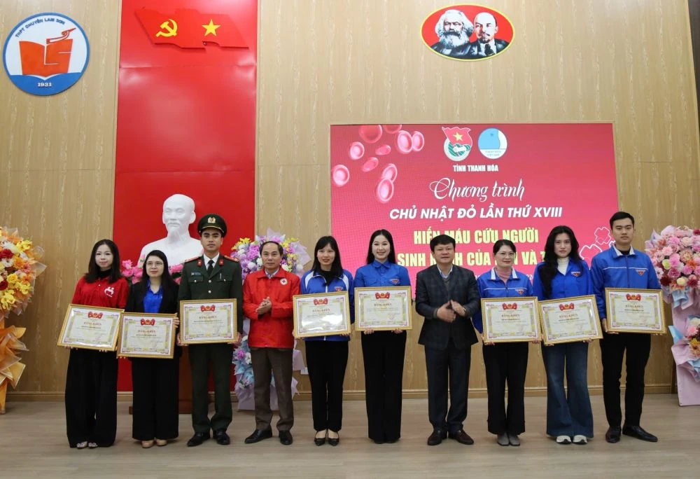 Ngày hội hiến máu tình nguyện “Chủ nhật đỏ” thu hút gần 1.000 người tham gia