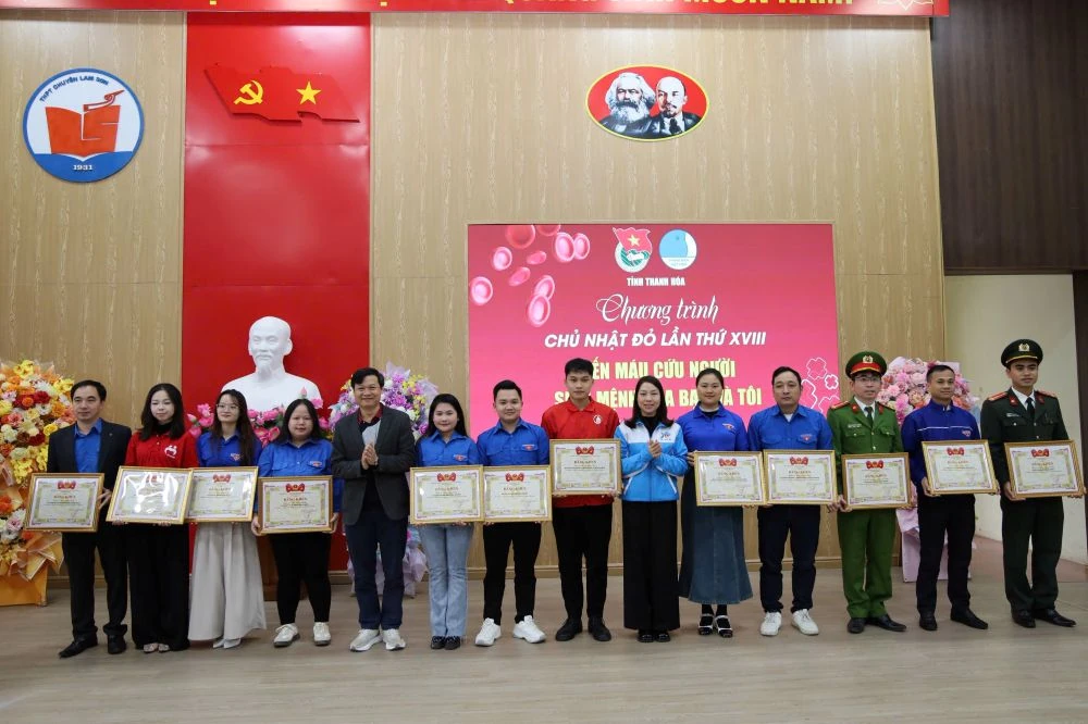 Ngày hội hiến máu tình nguyện “Chủ nhật đỏ” thu hút gần 1.000 người tham gia