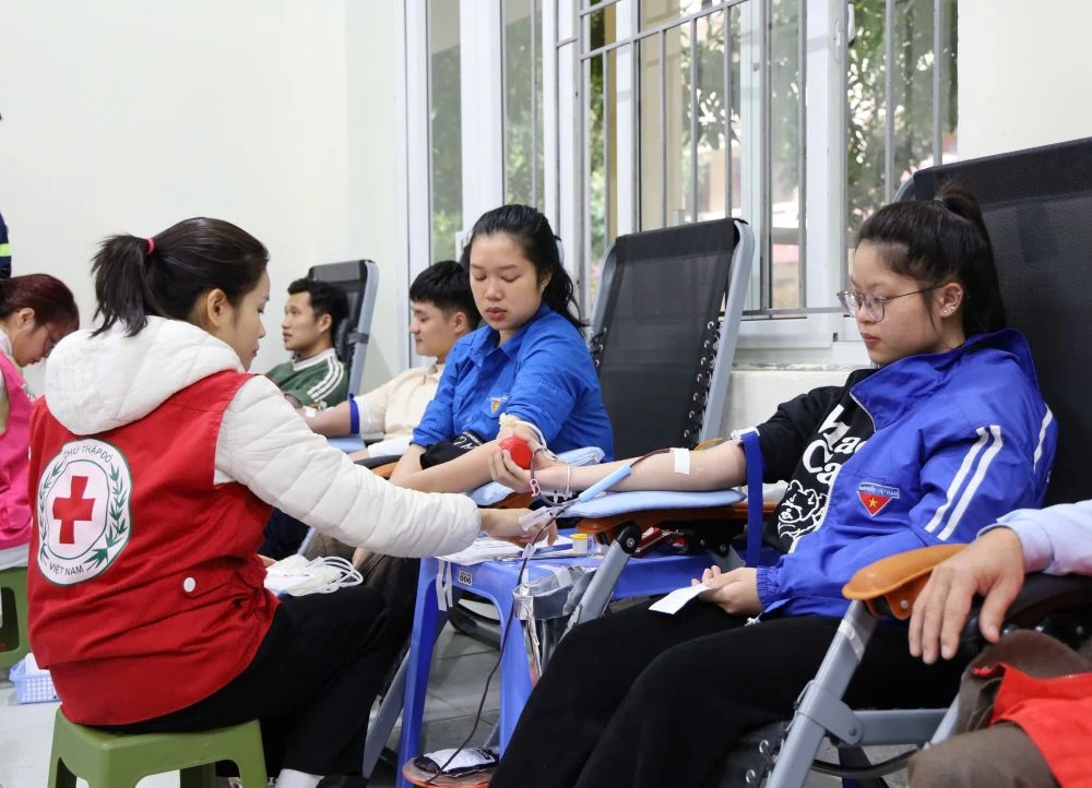 Ngày hội hiến máu tình nguyện “Chủ nhật đỏ” thu hút gần 1.000 người tham gia