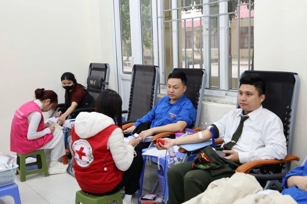 Ngày hội hiến máu tình nguyện “Chủ nhật đỏ” thu hút gần 1.000 người tham gia