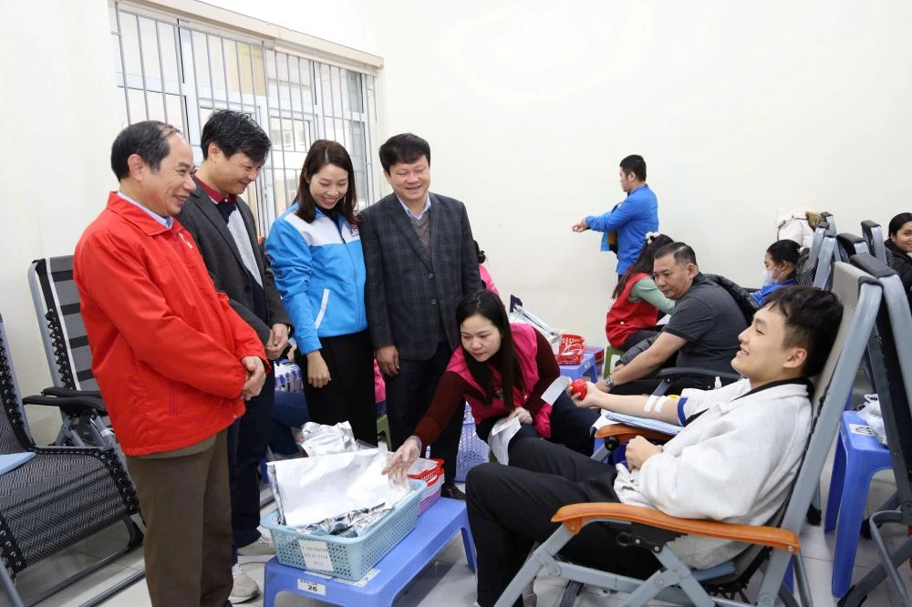 Ngày hội hiến máu tình nguyện “Chủ nhật đỏ” thu hút gần 1.000 người tham gia