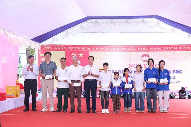 Xây dựng gia đình học tập gắn với gia đình văn hóa