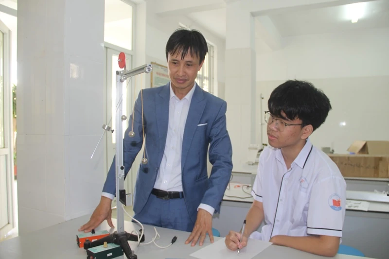 Gặp gỡ Lê Duy Khánh - Thủ khoa toàn quốc trong kỳ thi Học sinh giỏi quốc gia