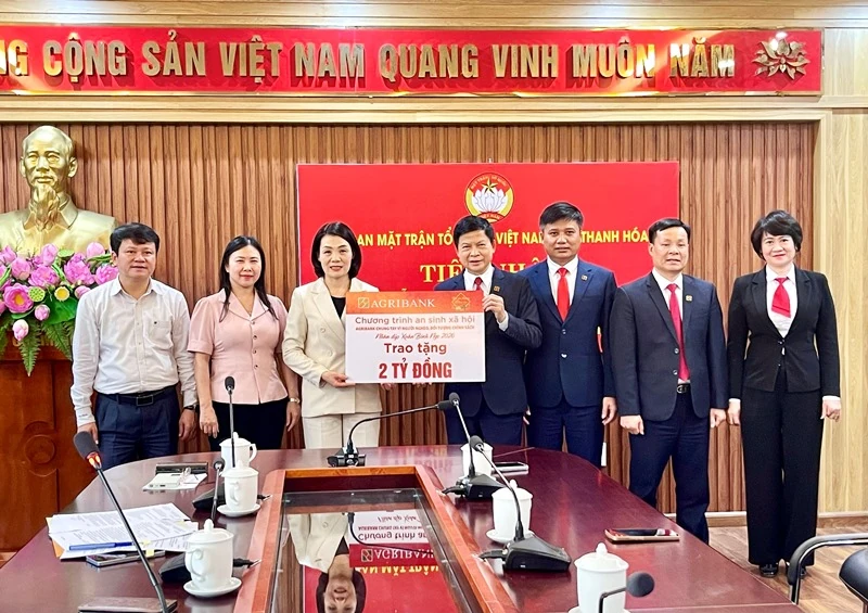 Các chi nhánh Agribank ủng hộ 4.000 suất quà Tết cho người nghèo