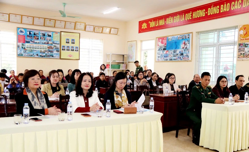 Phó Chủ tịch Trung ương Hội LHPN Việt Nam thăm, tặng quà Mẹ Việt Nam anh hùng, trẻ mồ côi và phụ nữ khó khăn