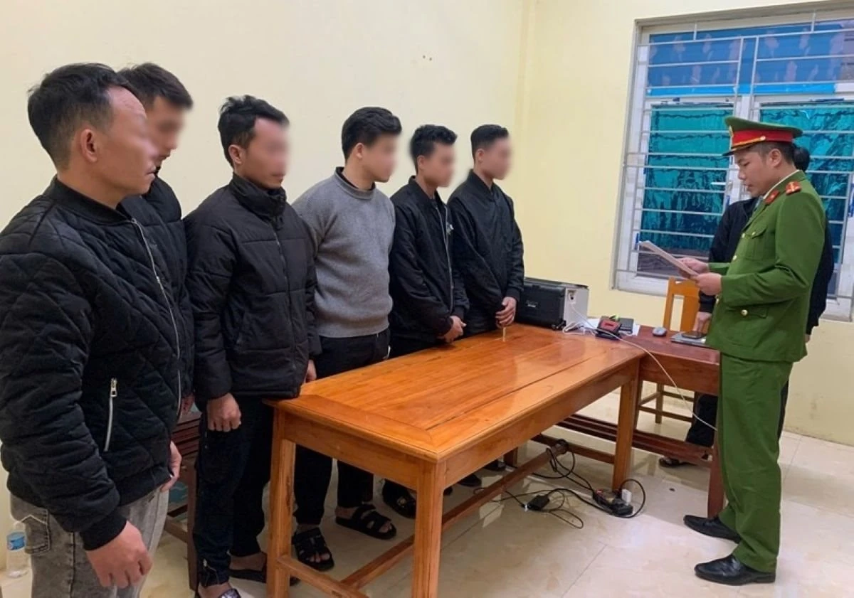 Khởi tố, bắt giam 8 đối tượng về hành vi “Gây rối trật tự công cộng”