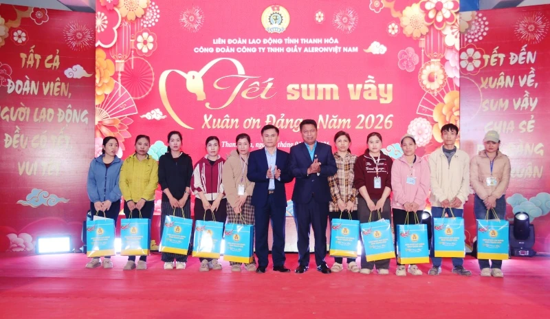 “Tết sum vầy - Xuân ơn Đảng” cho đoàn viên, người lao động Công ty TNHH Giầy Aleron Việt Nam