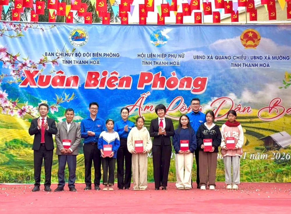 Agribank Nam Thanh Hóa đồng hành cùng chương trình “Xuân Biên phòng ấm lòng dân bản”