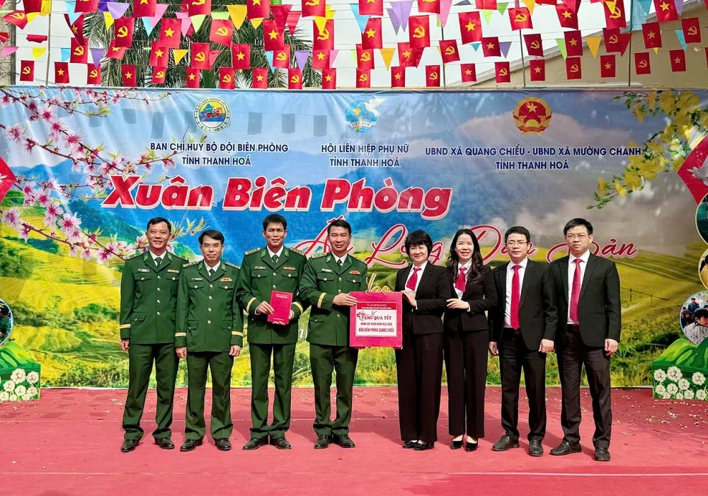 Agribank Nam Thanh Hóa đồng hành cùng chương trình “Xuân Biên phòng ấm lòng dân bản”
