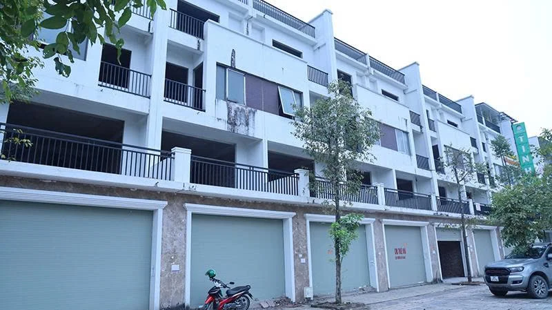 Thị trường bất động sản: Nguồn cung dồi dào, người mua khó tiếp cận