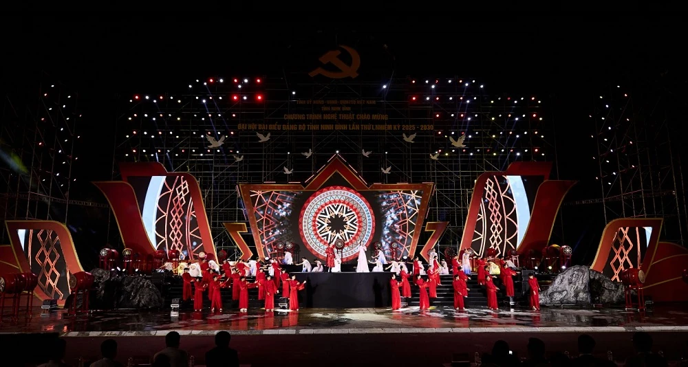 Hà Nam (Ninh Bình) chào đón năm Bính Ngọ bằng đại tiệc nghệ thuật và pháo hoa rực rỡ