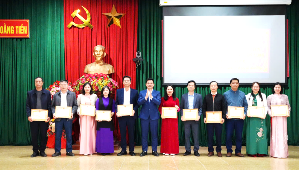 Xã Hoằng Tiến khen thưởng giáo viên, học sinh đạt thành tích cao tại kỳ thi học sinh giỏi cấp tỉnh năm học 2025-2026