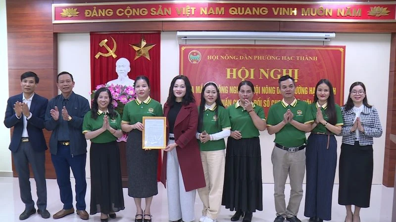 Tập huấn chuyển đổi số và ra mắt Tổ Công nghệ số Hội Nông dân phường Hạc Thành
