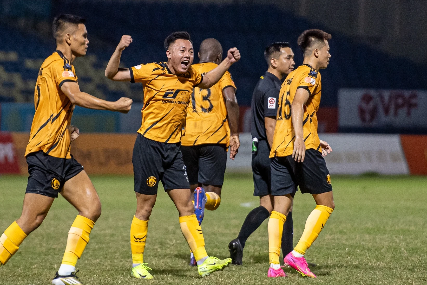 Thái Sơn nói lời tạm biệt đội bóng quê hương