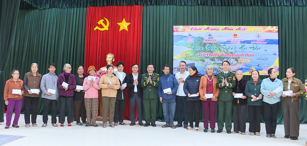 Chương trình Xuân biên cương hải đảo - Tết thắm tình quân dân