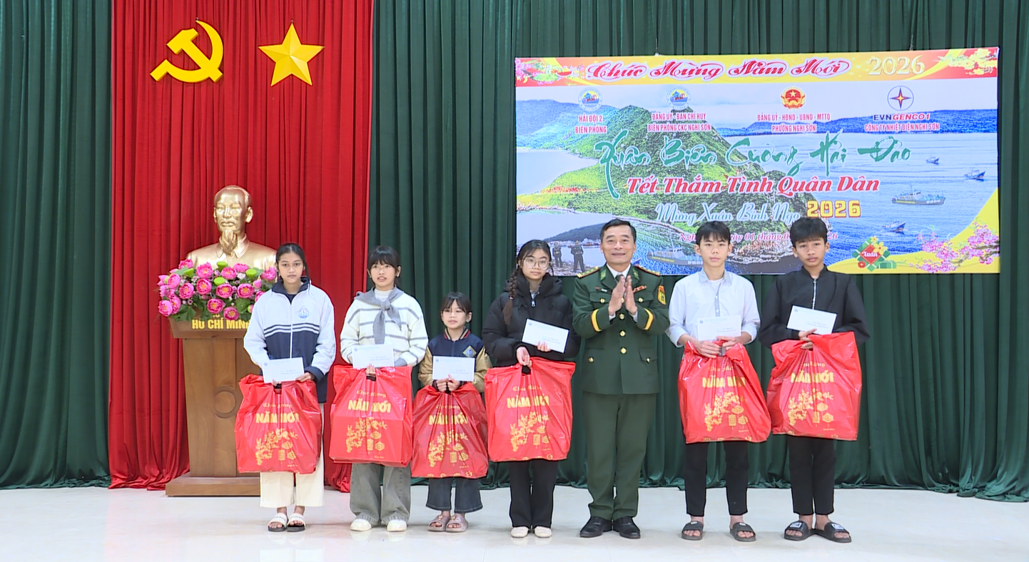 Chương trình Xuân biên cương hải đảo - Tết thắm tình quân dân