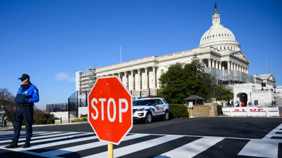 Thượng viện Mỹ thông qua gói chi tiêu 1.200 tỷ USD, chính phủ vẫn đối mặt đóng cửa ngắn hạn