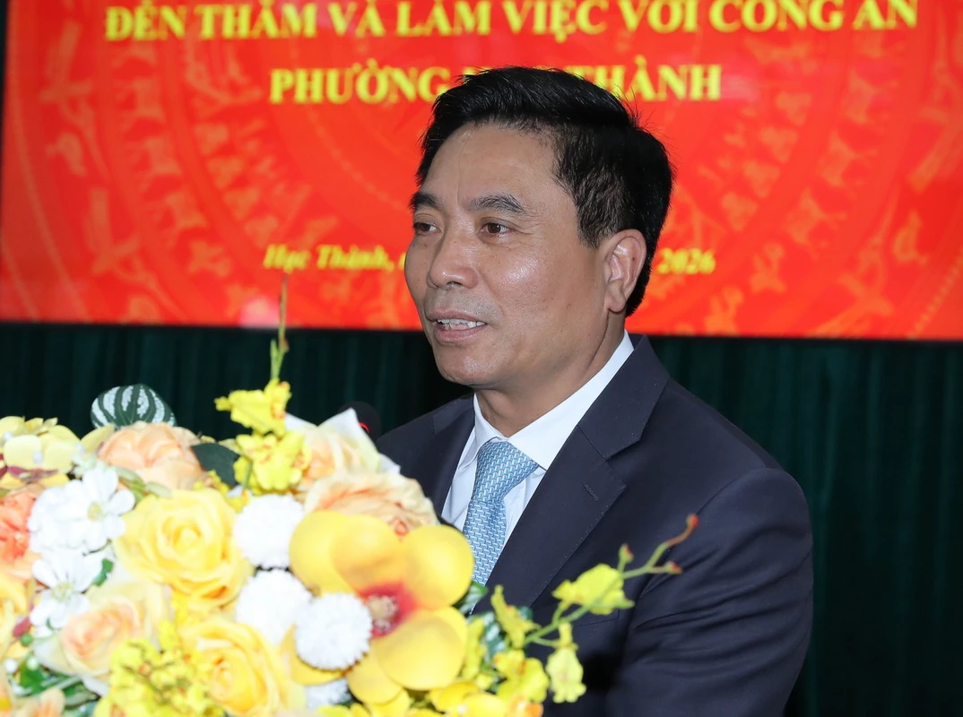 Bí thư Tỉnh ủy Nguyễn Doãn Anh thăm, tặng quà gia đình chính sách; kiểm tra công tác bảo đảm an ninh trật tự dịp Tết Nguyên đán