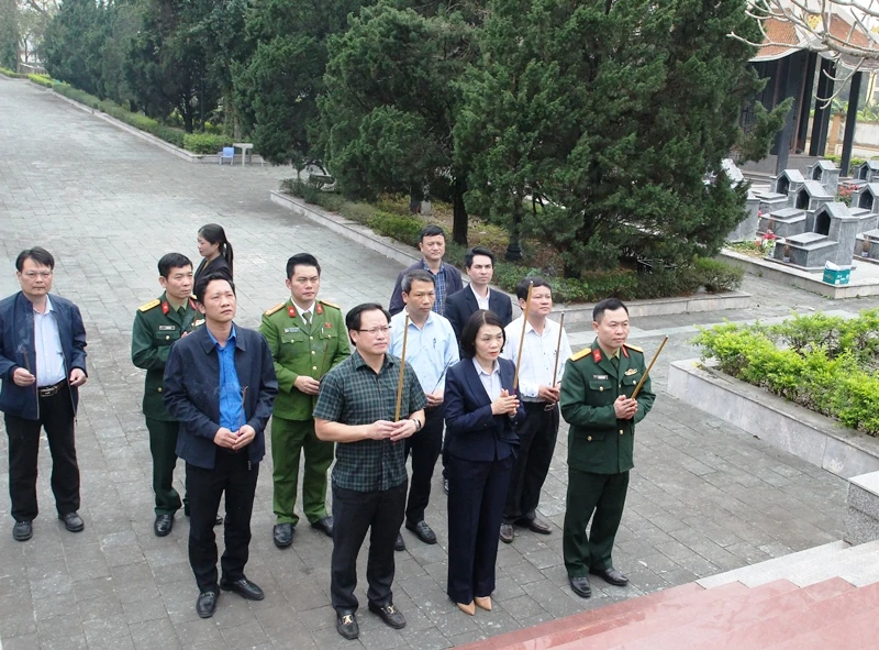 Phó Chủ tịch Thường trực Ủy ban MTTQ tỉnh kiểm tra đời sống và sản xuất của người dân một số địa phương, đơn vị