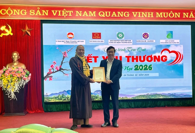 Trao 500 suất quà Tết cho hộ nghèo tại 6 phường, xã trên địa bàn tỉnh