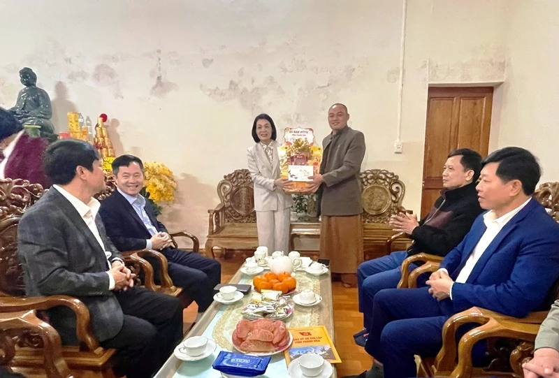 Phó Chủ tịch Thường trực Ủy ban MTTQ tỉnh dâng hương tại Khu Di tích lịch sử cách mạng Yên Trường và thăm, chúc Tết tại các xã Thọ Lập, Sao Vàng