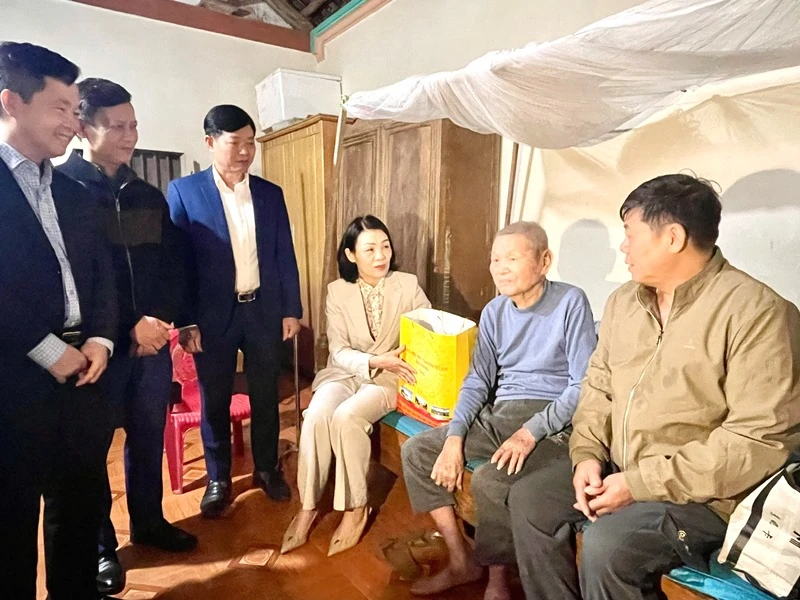 Phó Chủ tịch Thường trực Ủy ban MTTQ tỉnh dâng hương tại Khu Di tích lịch sử cách mạng Yên Trường và thăm, chúc Tết tại các xã Thọ Lập, Sao Vàng