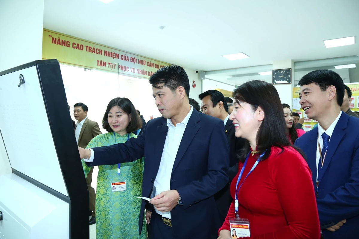 Phường Hàm Rồng ra mắt mô hình “Chính quyền thân thiện, vì Nhân dân phục vụ” 