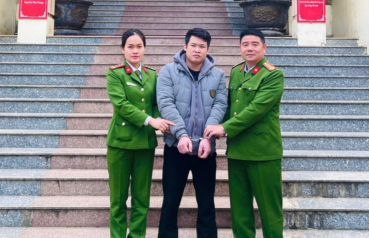 Bắt giữ đối tượng truy nã trên đường về quê