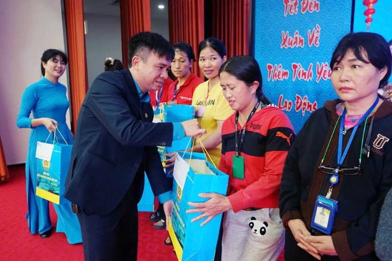 Chăm lo Tết cho đoàn viên, người lao động Công ty Giầy Annora Việt Nam