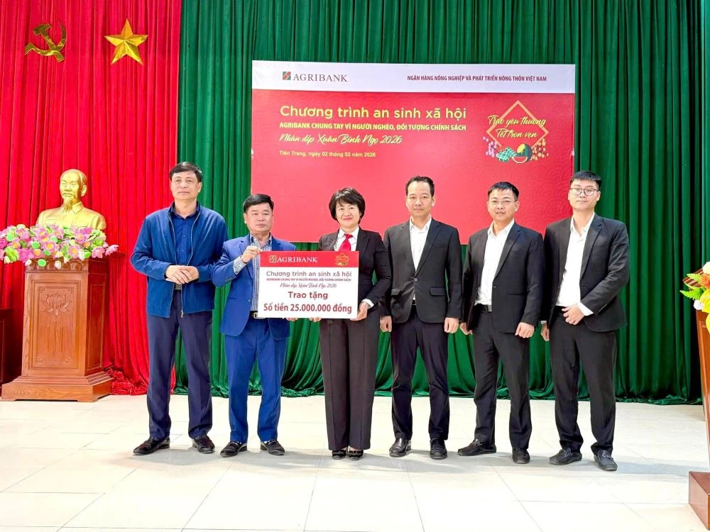 Agribank Nam Thanh Hóa trao 1.800 phần quà Tết tại nhiều địa phương trên địa bàn tỉnh