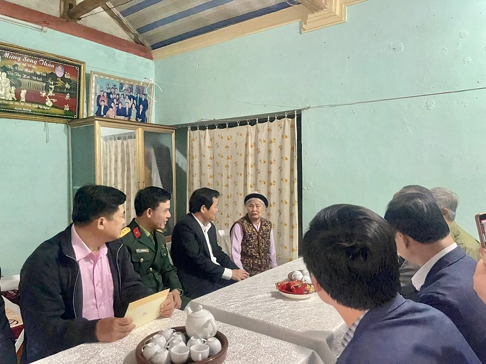 Phó Chủ tịch HĐND tỉnh Nguyễn Quang Hải thăm, chúc Tết các mẹ liệt sĩ và một số đơn vị