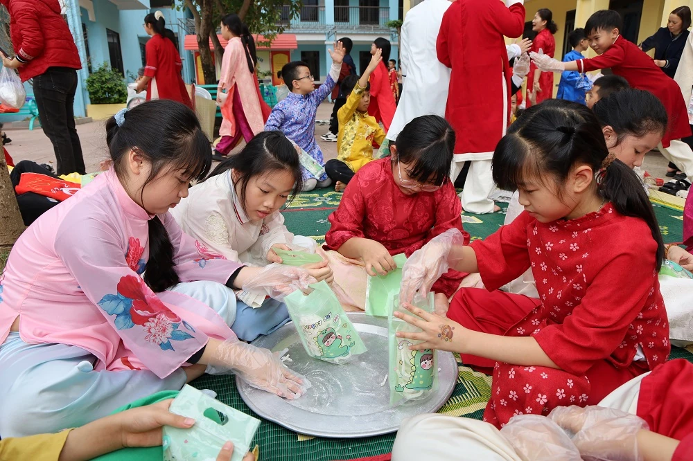 Sôi nổi trải nghiệm Tết cổ truyền tại trường học