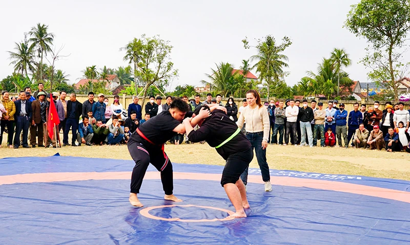 Trong tiếng trống hội ngày xuân