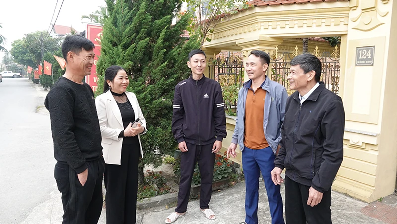 Bí thư chi bộ tận tụy việc thôn