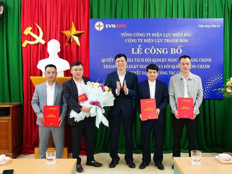 Công ty Điện lực Thanh Hóa công bố quyết định chia tách, thành lập các Đội Quản lý Điện lực khu vực