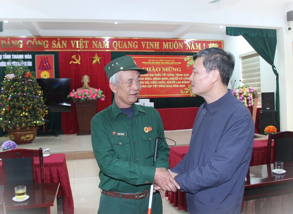 Công ty CP Mía đường Lam Sơn trao quà Tết nhân dịp Xuân Bính Ngọ 2026