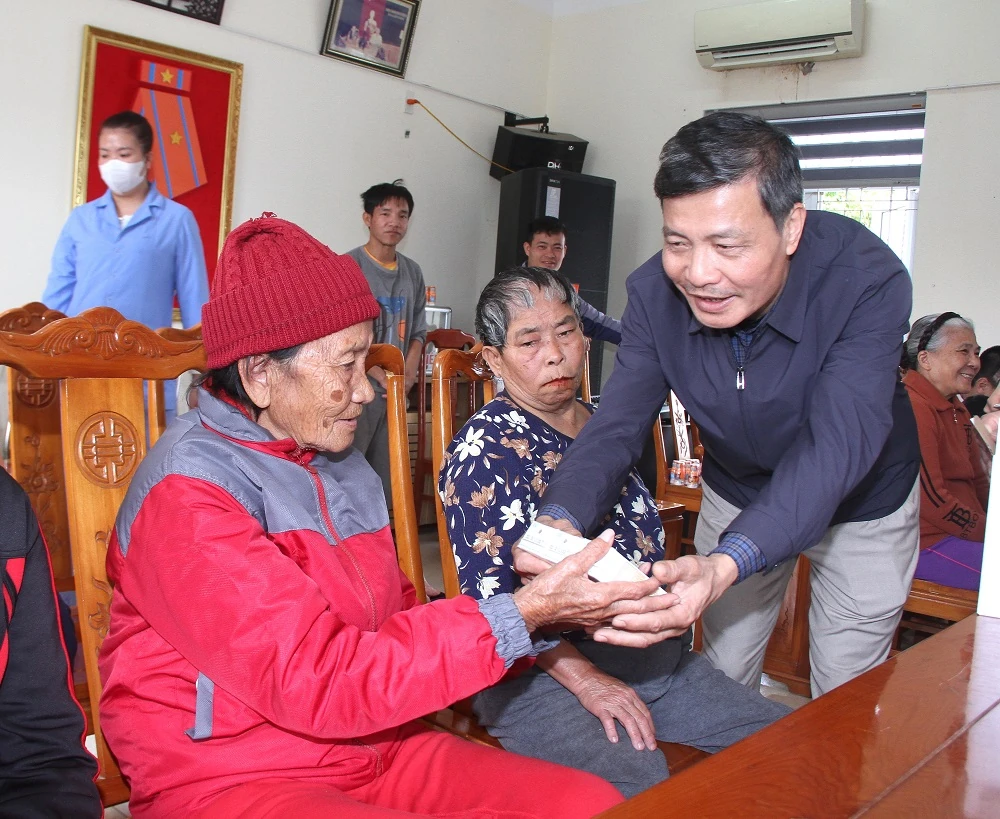 Công ty CP Mía đường Lam Sơn trao quà Tết nhân dịp Xuân Bính Ngọ 2026