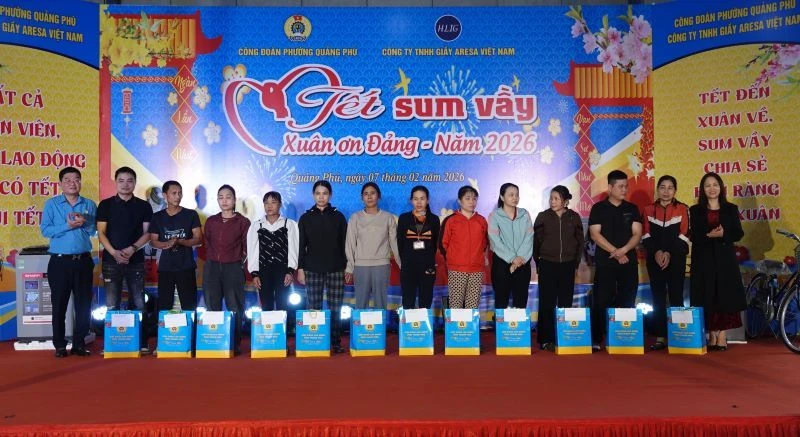 Ấm áp “Tết sum vầy - Xuân ơn Đảng” 